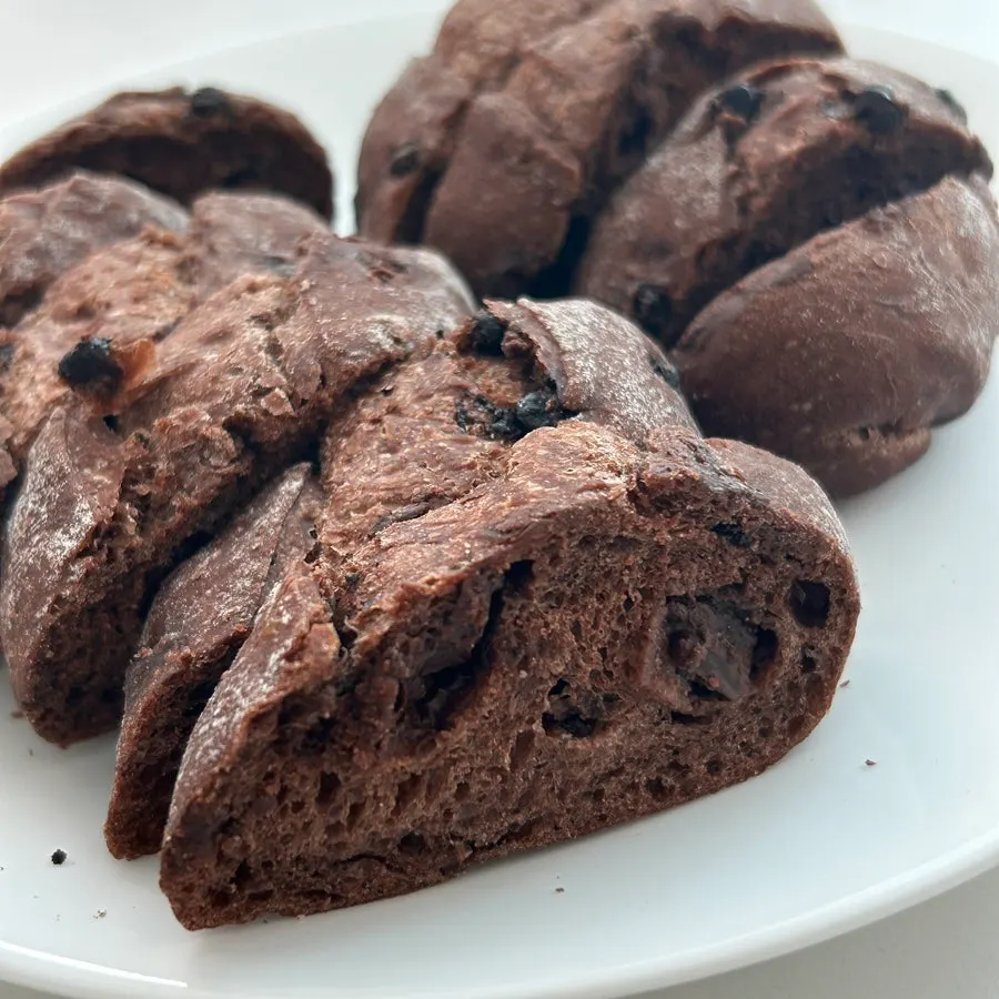 Kkamangi with walnuts and cream cheese