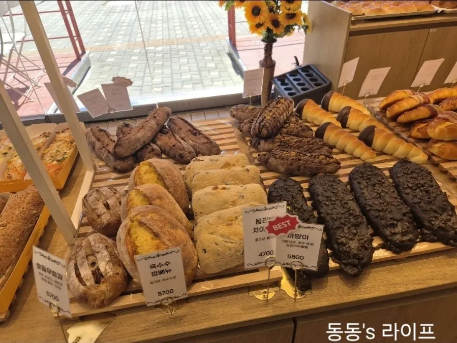 White bread display corner at Tomoru Bakery