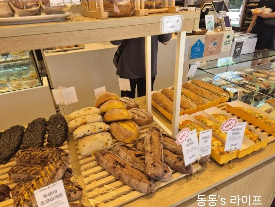 A variety of breads displayed at Tomoru Bakery