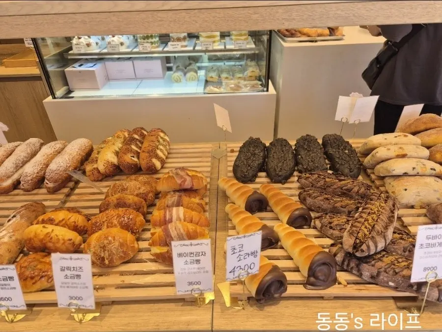 Several kinds of bread on bakery shelves