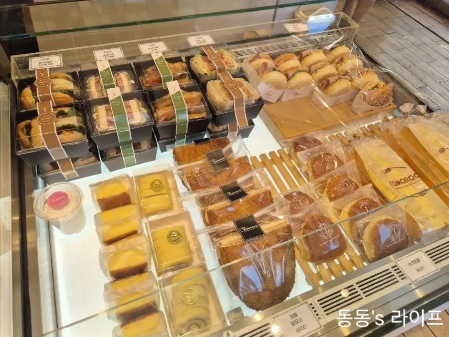 Sandwich display corner at Tomoru Bakery