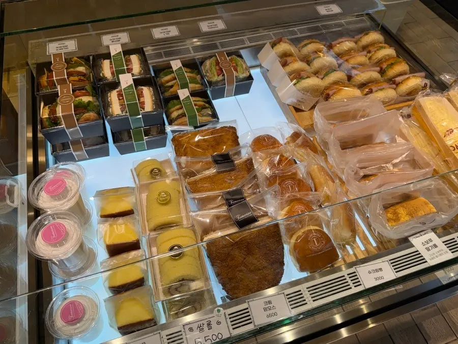 Display with sandwiches and croquettes
