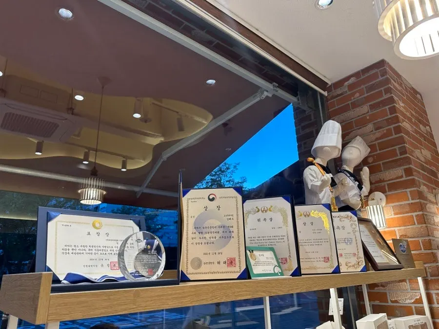 View of Tomoru Bakery's outdoor seating area