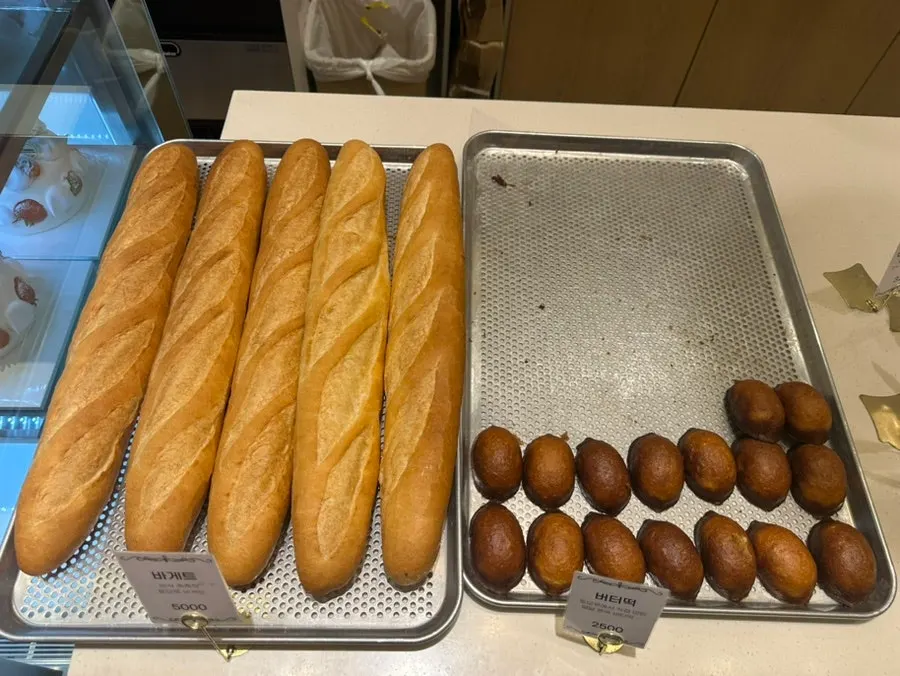 Display shelf full of bread at Tomoru Bakery