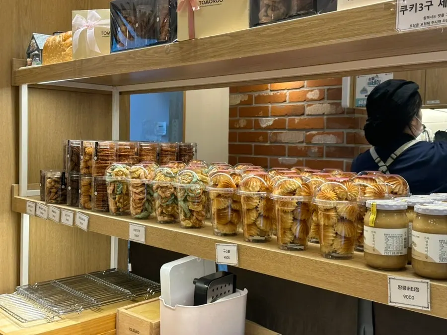 Overview of the display shelves inside Tomoru Bakery
