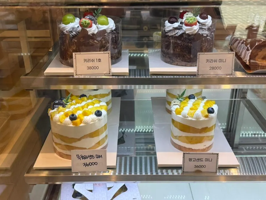 Butter tteok and ciabatta-style breads displayed