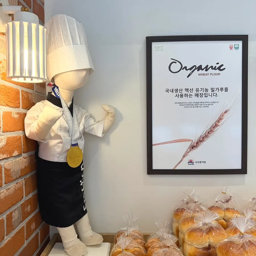Display of Tomoru Bakery's popular breads