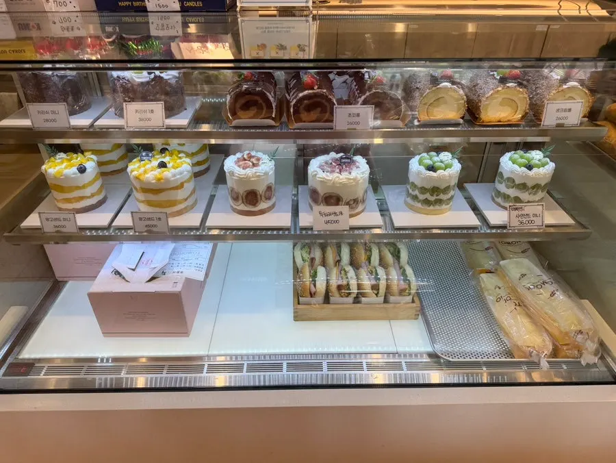 Tomoru cakes and gift sets on display