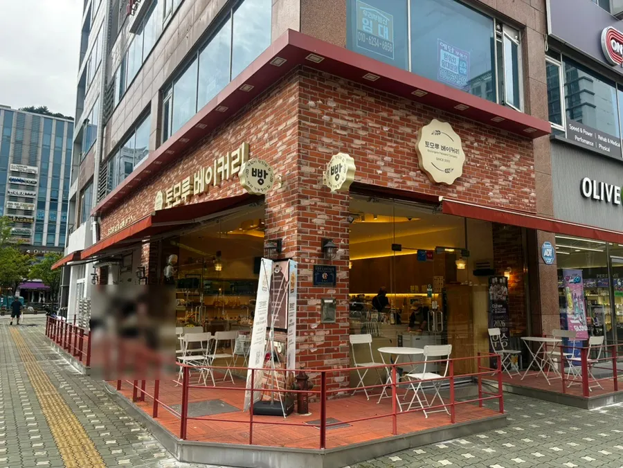 Exterior of Tomoru Bakery Songdo branch