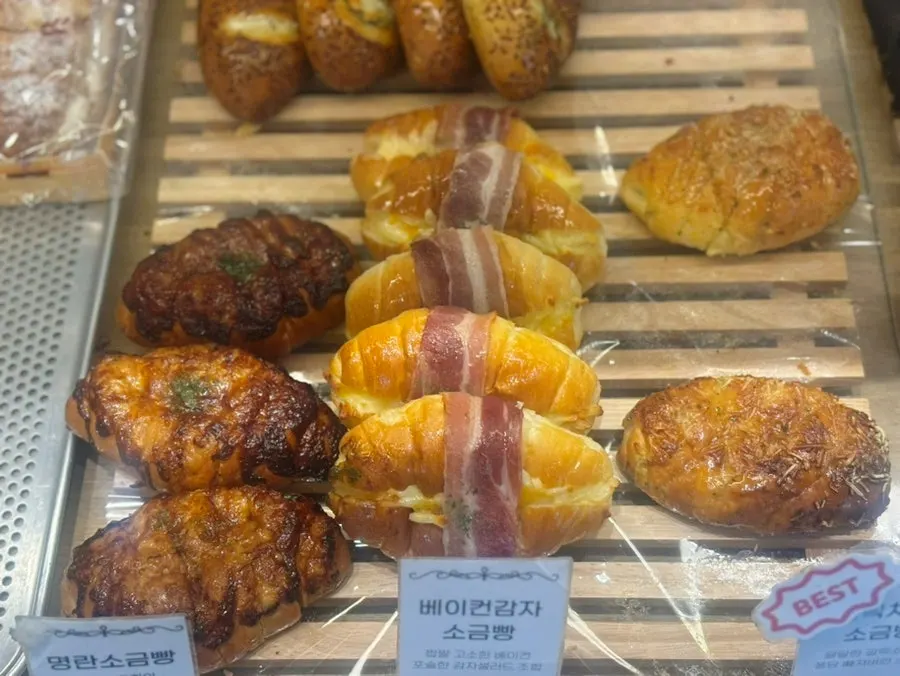 Display shelf with salt bread