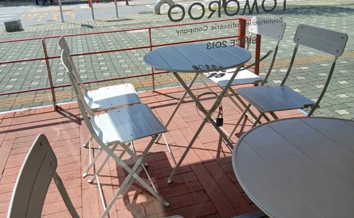 Storefront of Tomoru Bakery