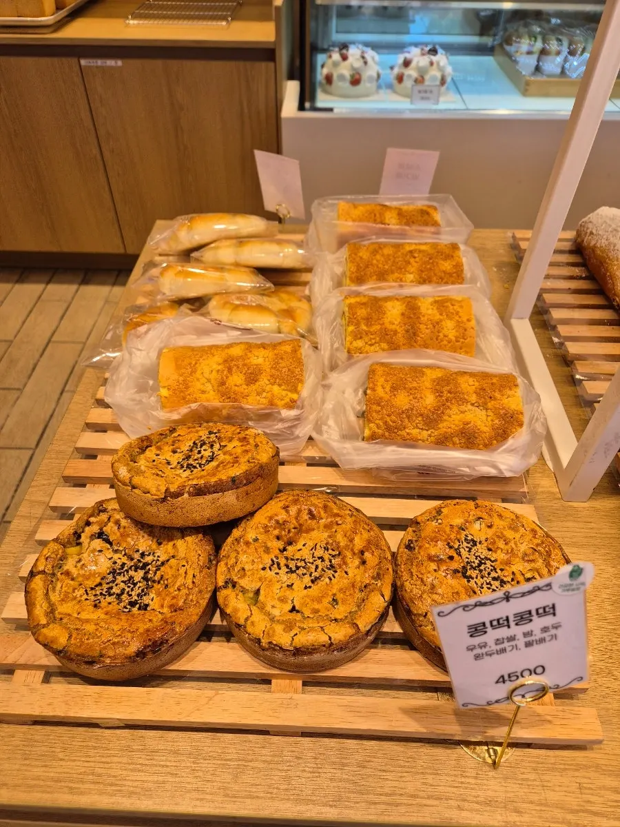 Sandwiches and burgers in the refrigerated display