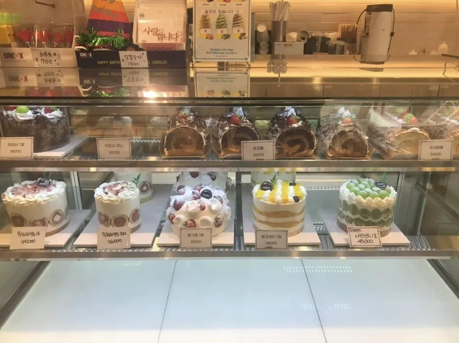 饅頭とバター餅が並ぶコーナー