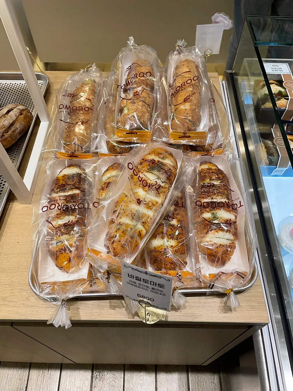 Bread display case where you pick items onto a tray