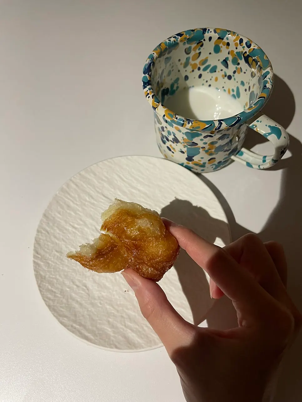 Old-fashioned kkwabaegi coated in sugar