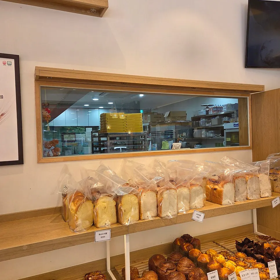 Open baking space at Tomoru Bakery