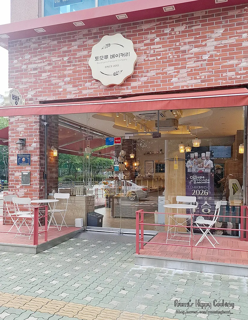 송도토모루베이커리 매장 외관 세로 컷