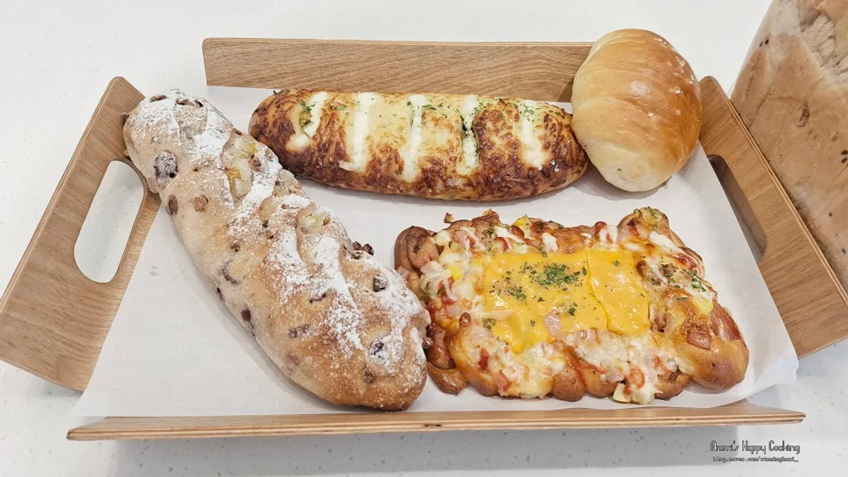 바질토마토 소금빵 단호박쌀빵 낙엽피자빵 포장
