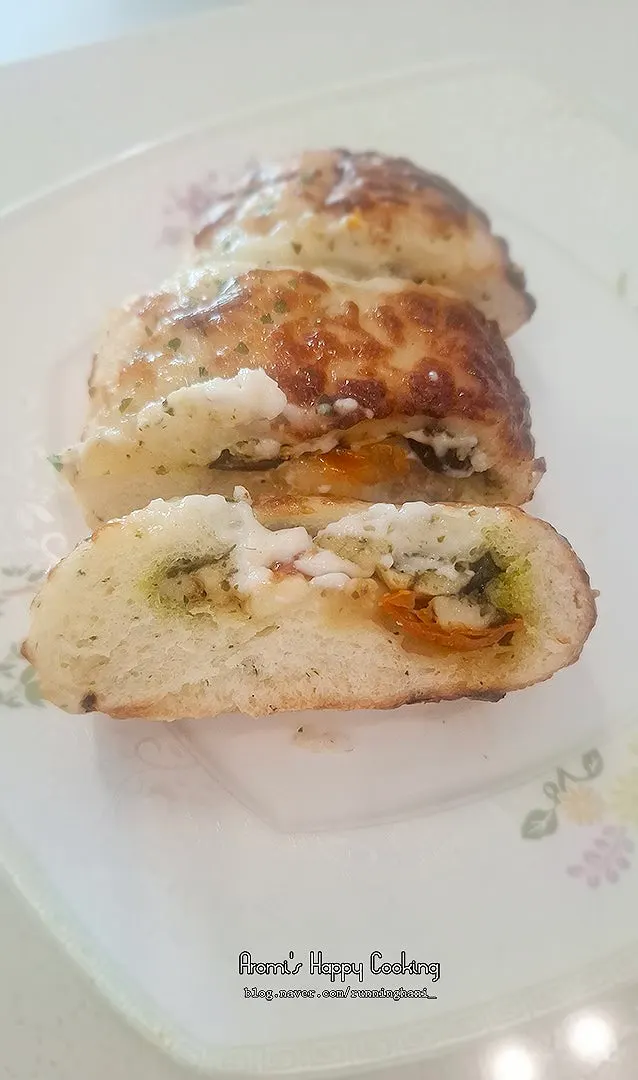 바질토마토 빵 단면 클로즈업
