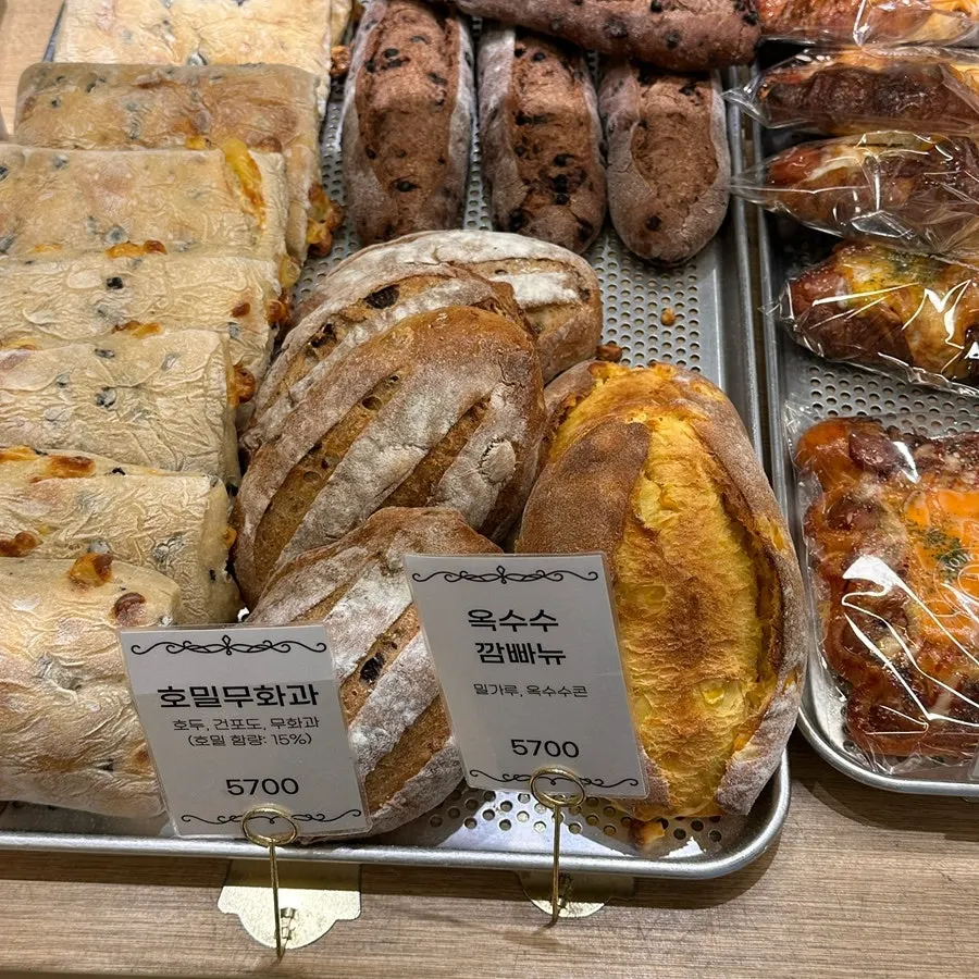 제철 과일 케이크 진열