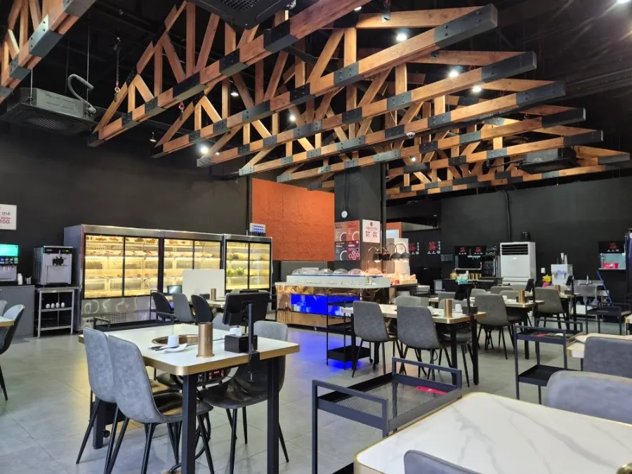 High-ceilinged interior of Sangsangcheom Songdo branch