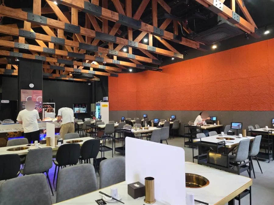 Sangsangcheom's roomy table seating area