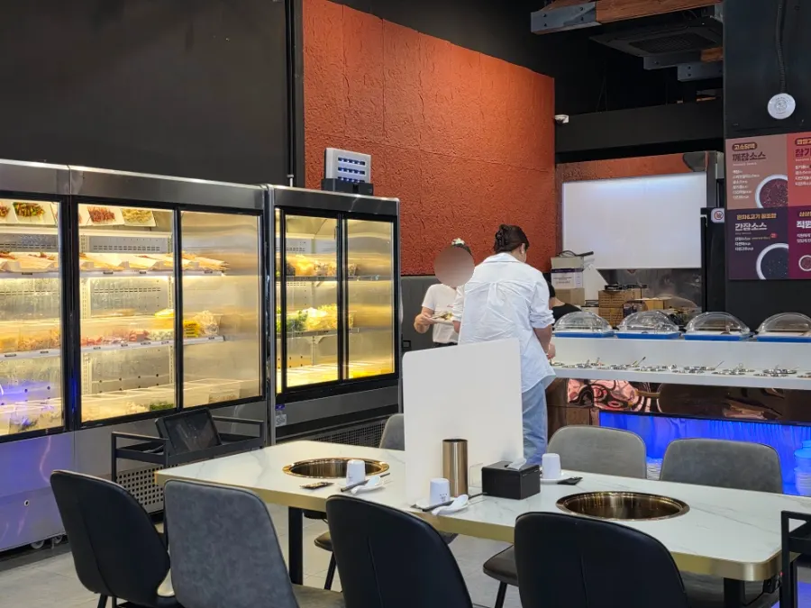 Sangsangcheom's sauce bar and self-bar area