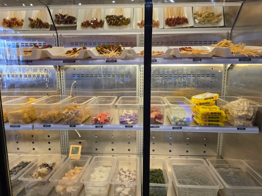 Sangsangcheom's self-bar with dozens of ingredients