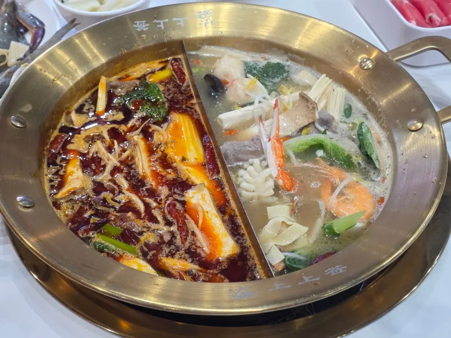 Mala and mushroom half-and-half broth with unlimited meat