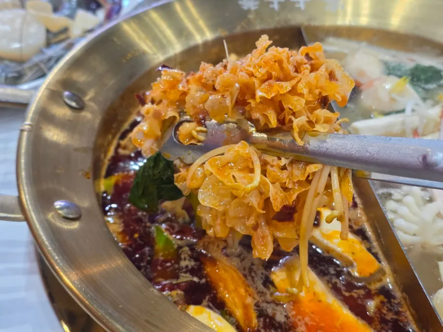 Meat and vegetables cooked in the mala broth
