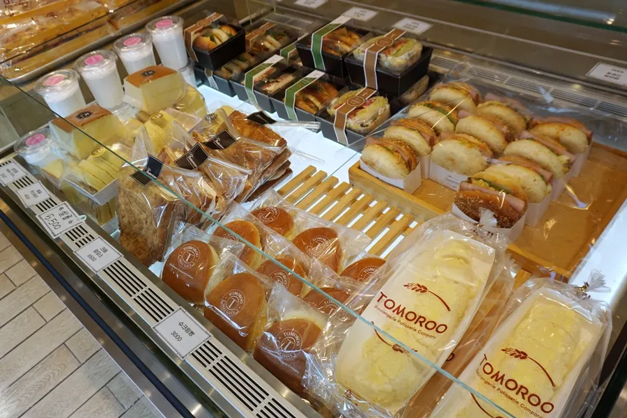 Popular bread items at Tomoru Bakery