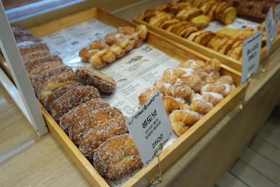 A variety of salt bread options