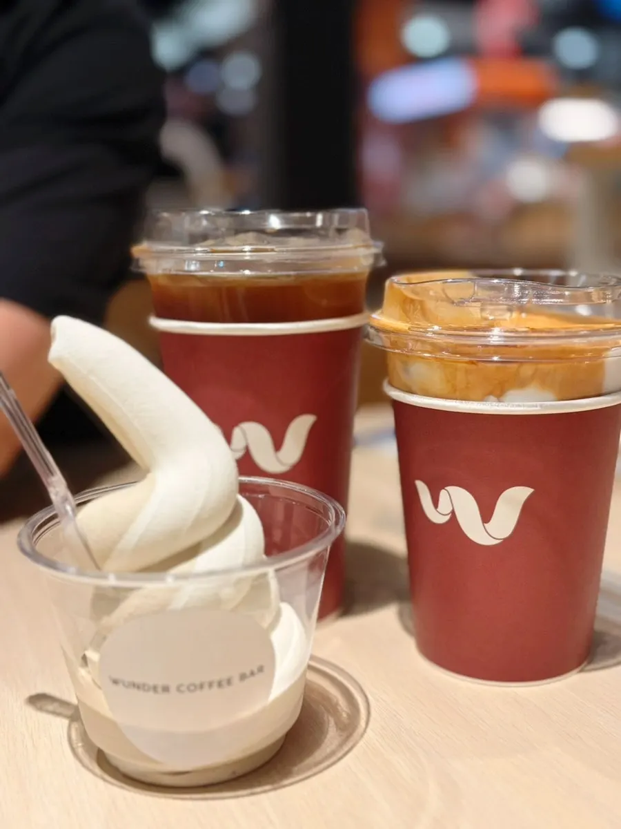 Exterior of Wunder Coffee Bar at Songdo Hyundai Outlet
