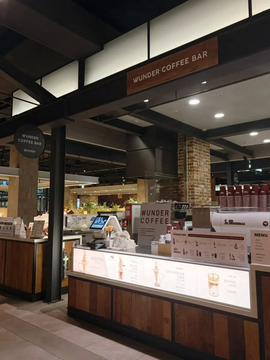 Wunder Coffee Bar store at Songdo Hyundai Outlet