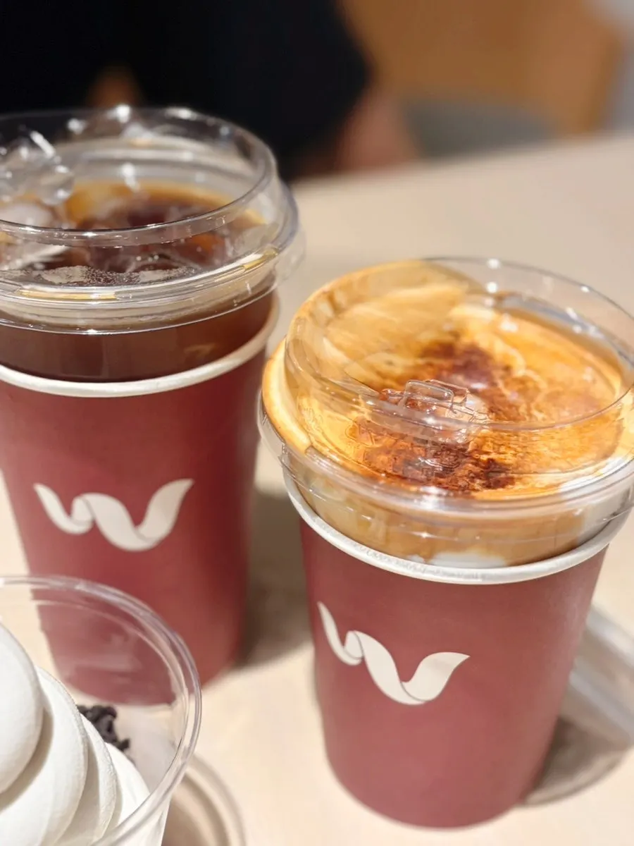 Americano, decaf Wunder Coffee, and mixed ice cream