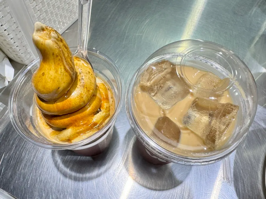 A menu to enjoy coffee and dessert together