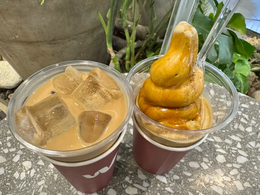 Wunder Gato with ice cream and coffee