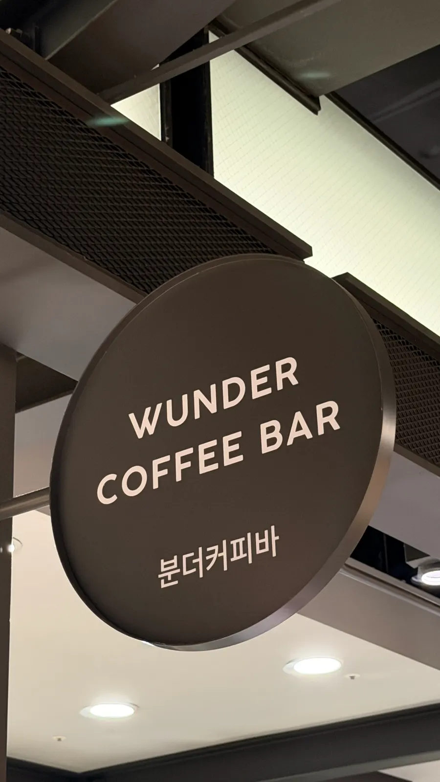 Einspänner-style Wunder Coffee topped with cream