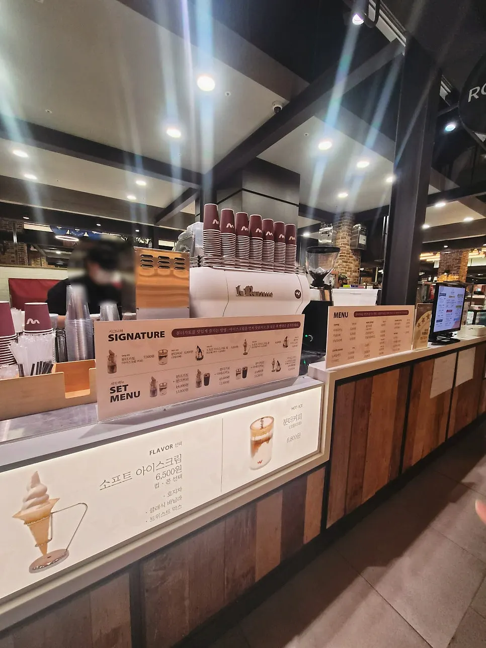 Café near the Songhyeona food court