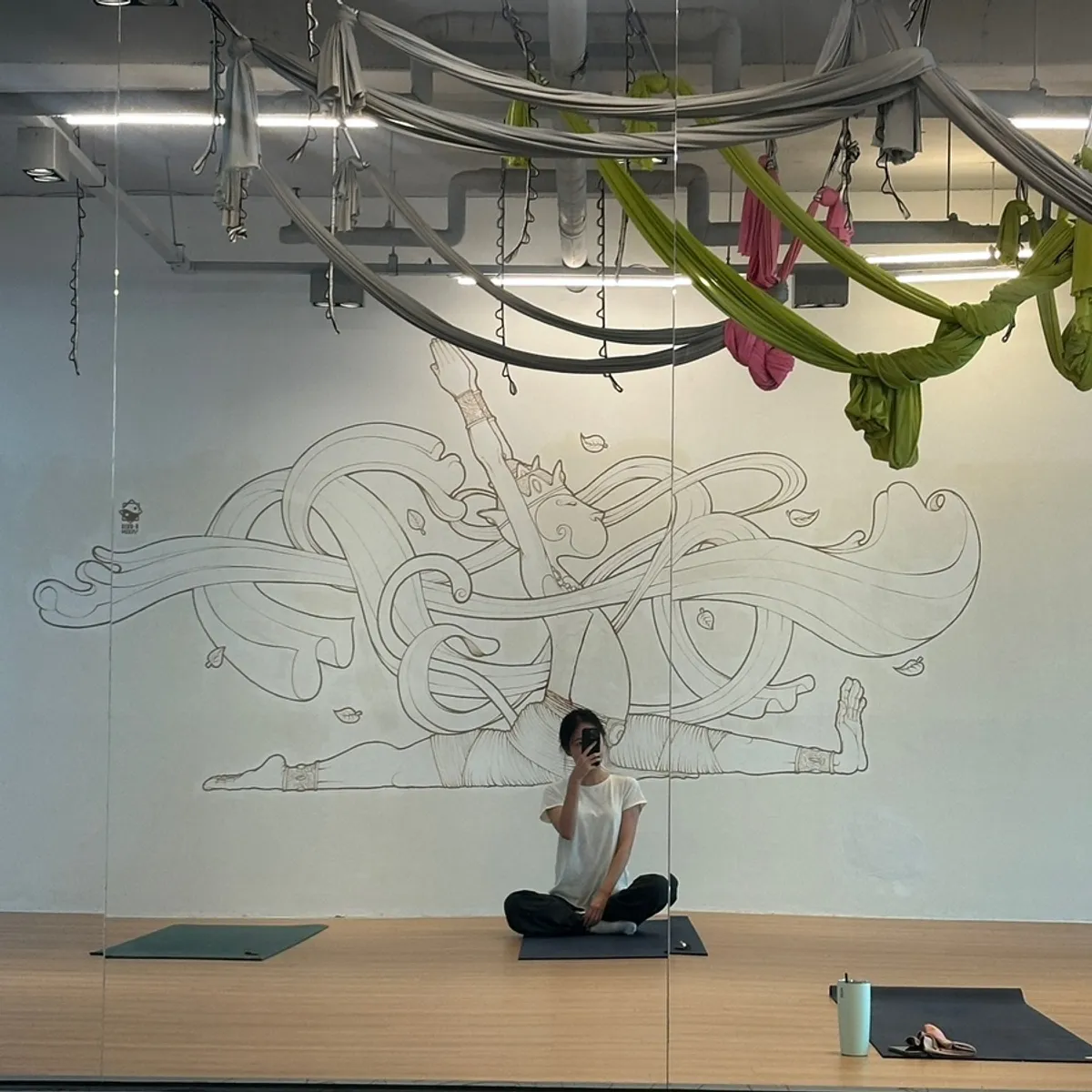 Main photo from the Yogacoola withvancity yoga experience in Songdo