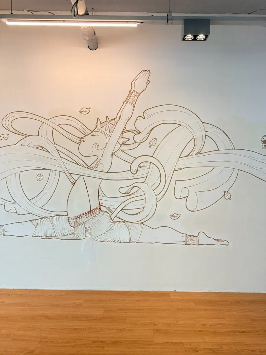요가쿨라 수업 중 요가 동작