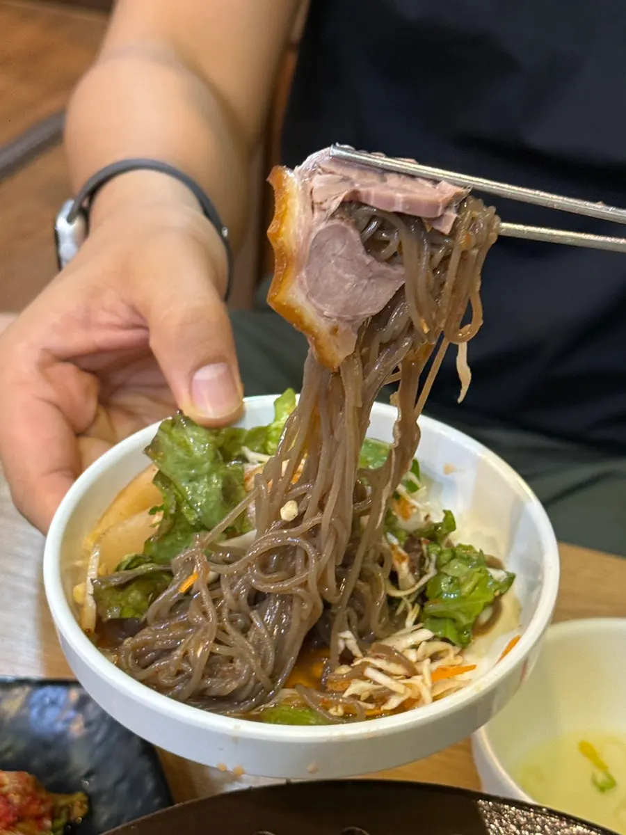 Makguksu with tangy sauce and plenty of vegetables