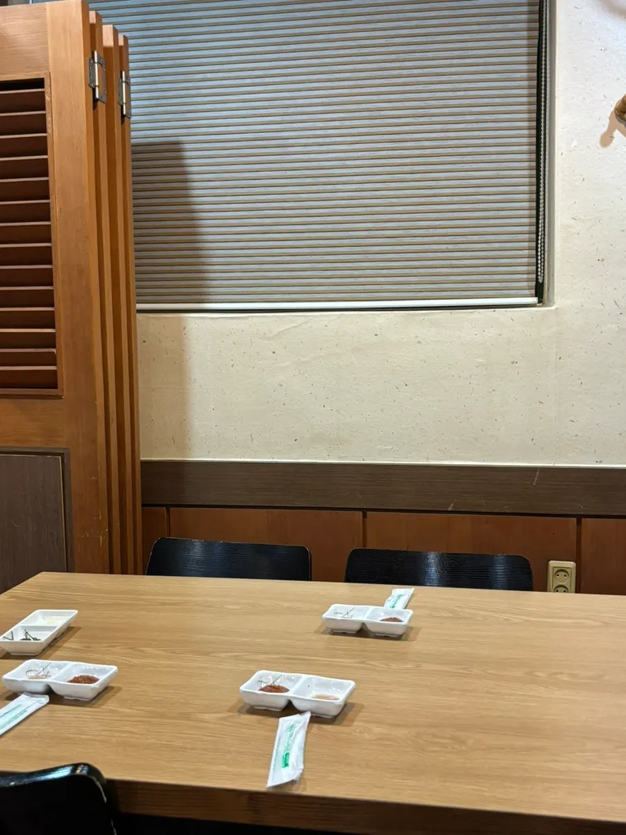 아기의자가 놓인 매장 한쪽