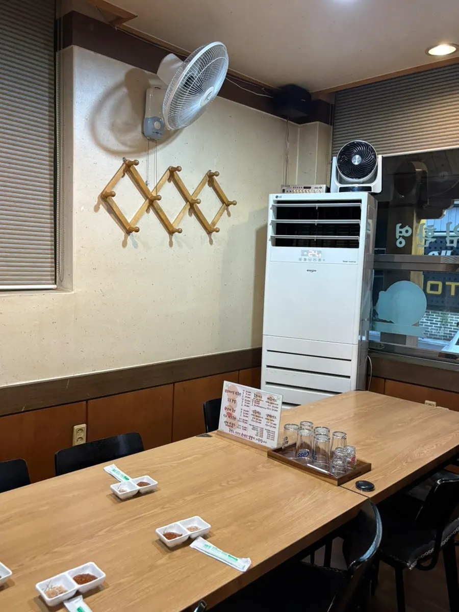 쾌적한 매장 내부 전경