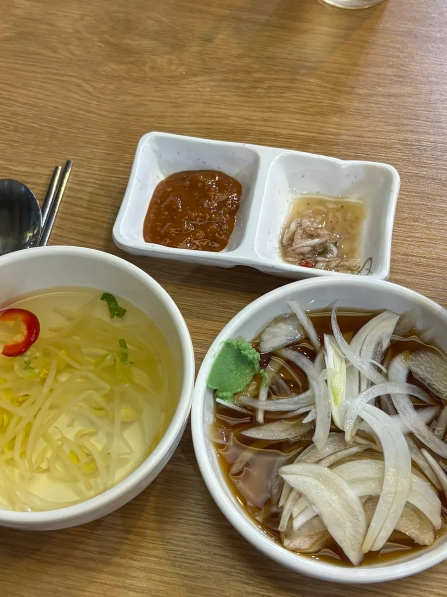 개별 제공되는 새우젓과 소스