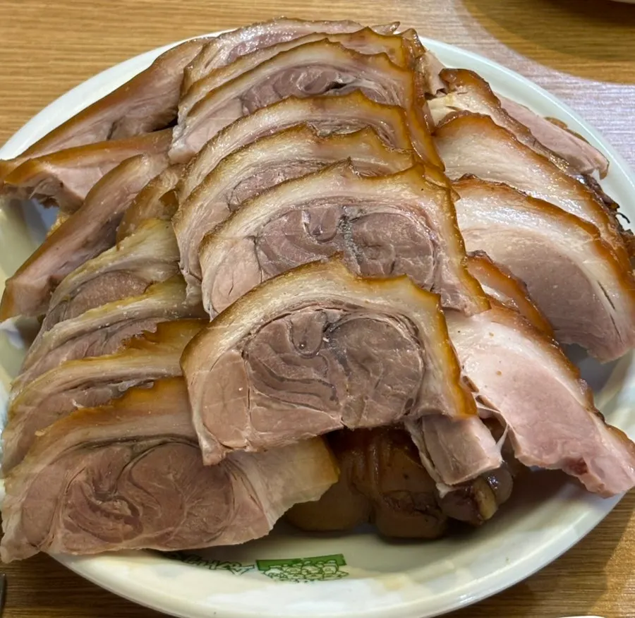 탱글탱글한 왕족발 한 상