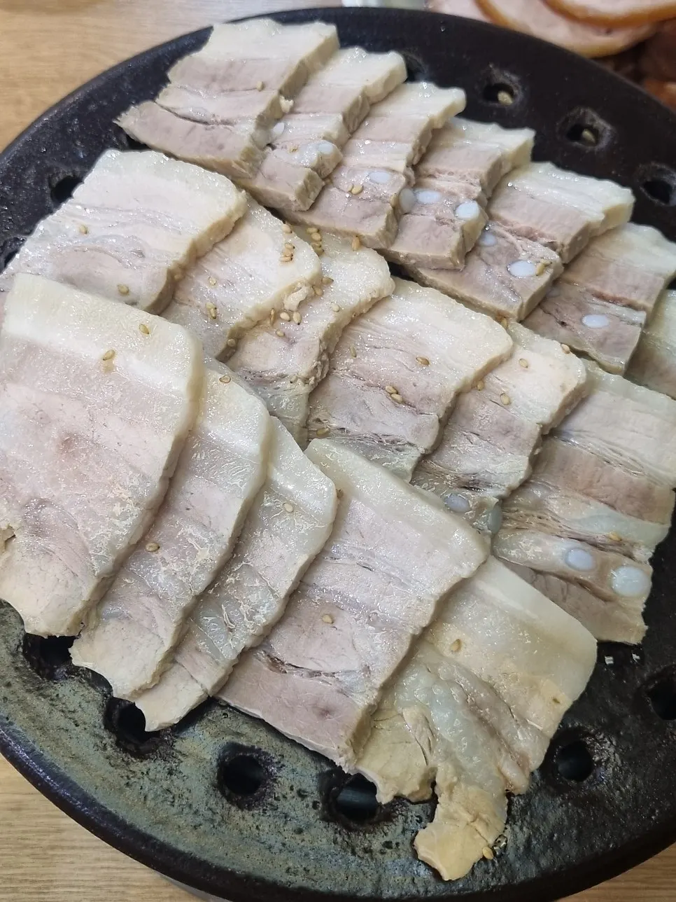 가장 먼저 나온 부드러운 보쌈 한 접시