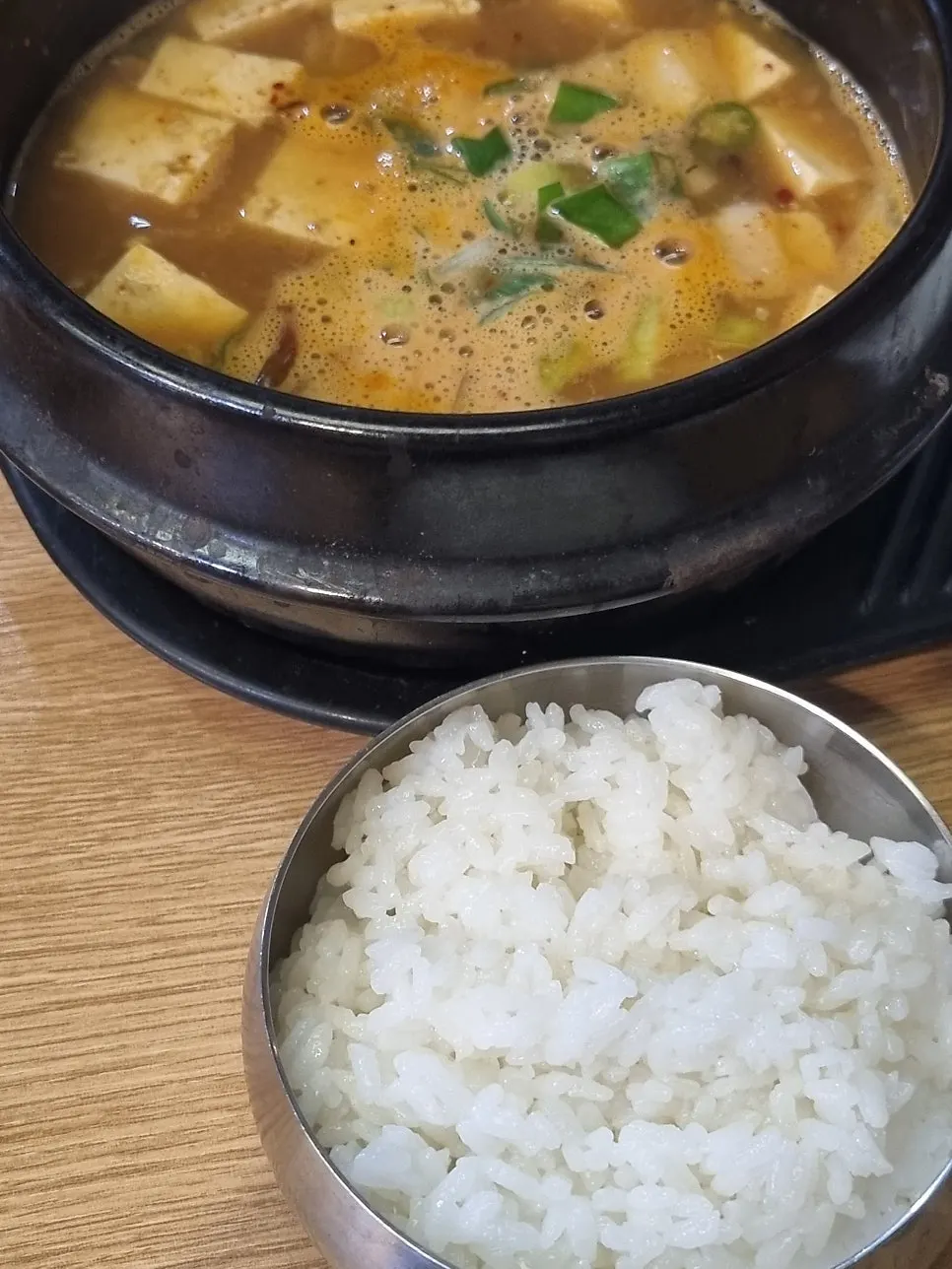 식사 메뉴로 주문한 된장찌개