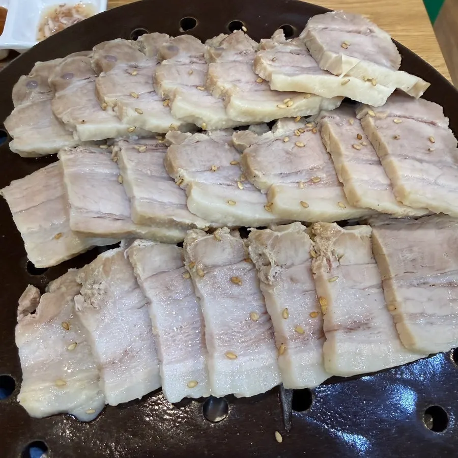 21점 담겨 나온 보쌈 접시