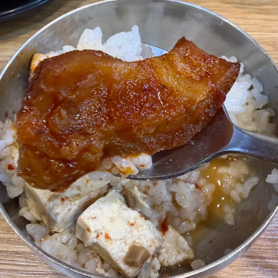 된장찌개 국물에 비빈 밥과 두부